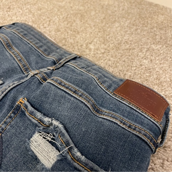 Hollister Distressed Medium Wash Midrise Ripped Skinny Jeans - Picture 3 of 7